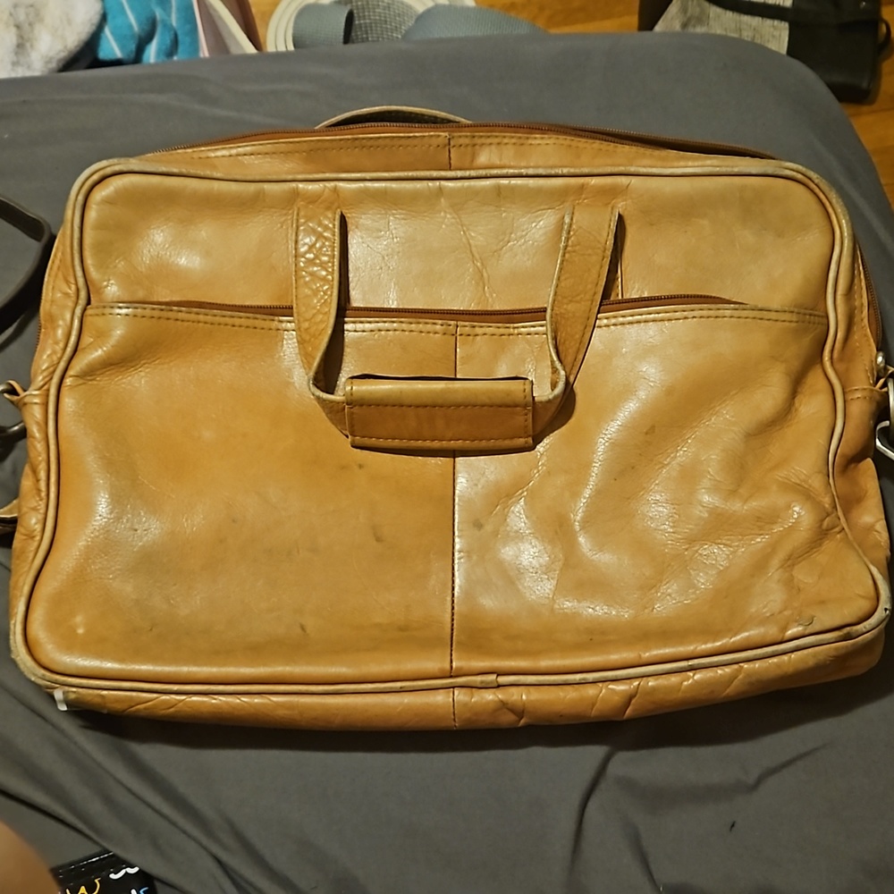 PIEL Leather Zip-Up Messenger Bag